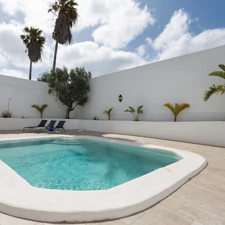 Casa Queen Vetusta -pool And Tennis בית נופש ארסיפה